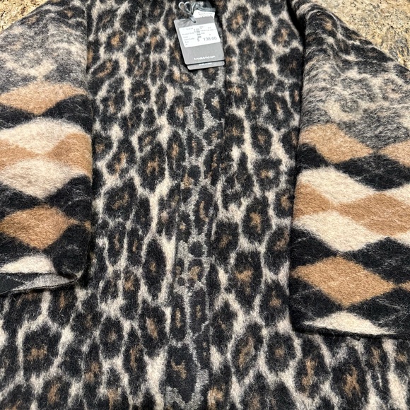 Shall Wrap - Picture 1 of 6